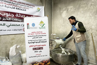 الهيئة الخيرية الأردنية الهاشمية توزع الخبز يوميًا على الأسر المتضررة في غزة