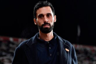 أربيلوا: مواجهة فياريال اختبار صعب والعودة بالنقاط الثلاث تتطلب أداءً مثاليًا