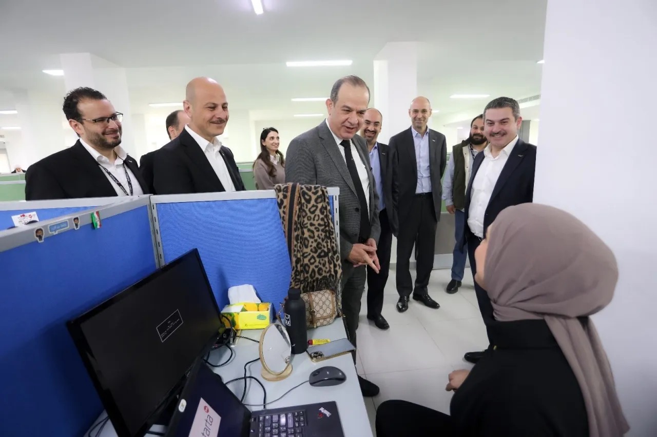 وزير الاقتصاد الرقمي يزور شركة Estarta ويطلع على جهودها في توظيف الشباب وتصدير الخدمات التقنية