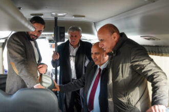 وزير النقل يتفقد واقع النقل العام في محافظة الكرك ويبحث سبل تطويره