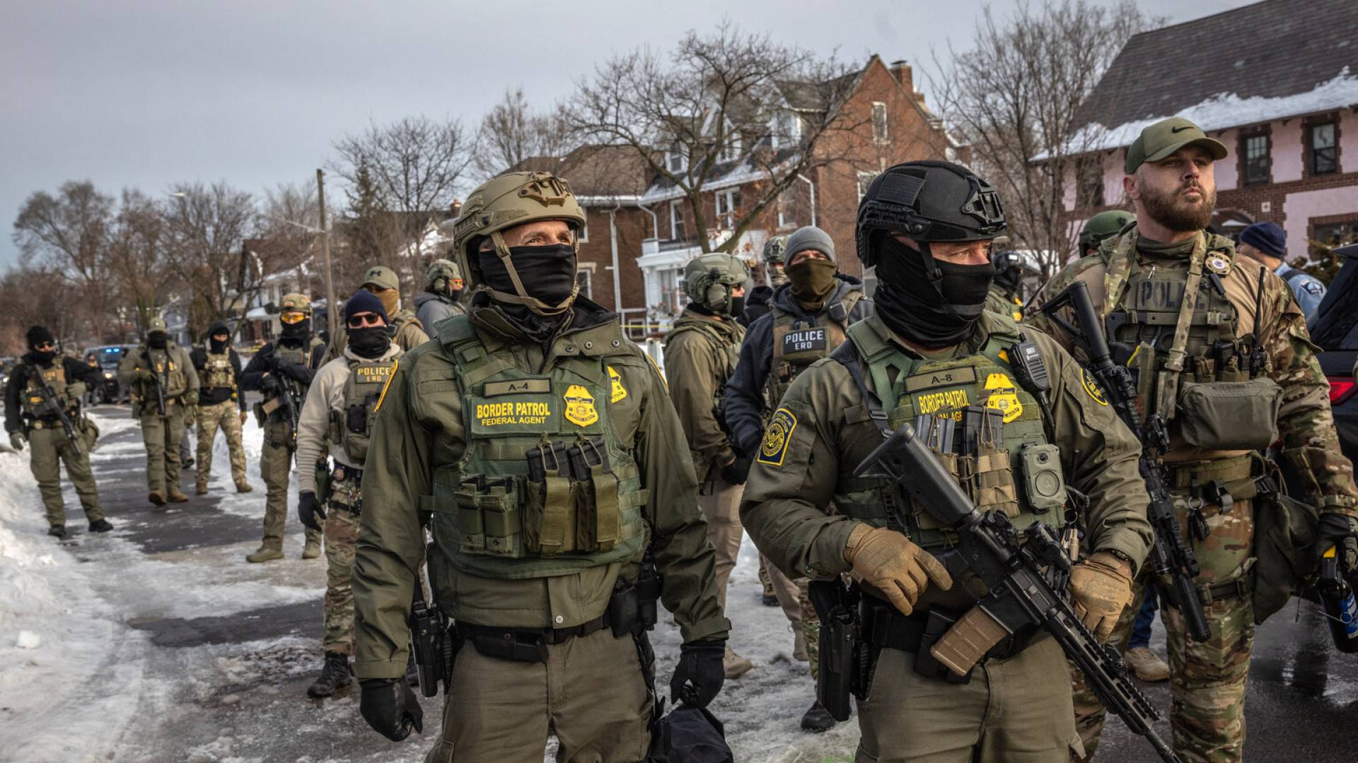 صورة حول : ترمب يدافع عن ضباط الهجرة بعد مقتل شخص في مينيابوليس ترمب يدافع عن ضباط الهجرة بعد مقتل شخص في مينيابوليس