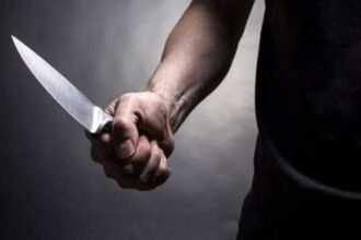 قتل شقيقته طعنا وسلم نفسه للأمن