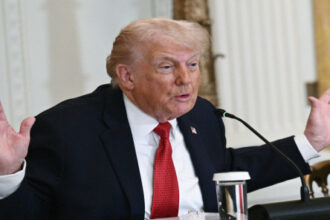 ترامب: أسطول بحري يتجه نحو إيران