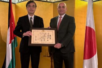 سفير اليابان يمنح شهادة تقدير للمكتب التنفيذي الأردني لمشاركته في إكسبو أوساكا 2025