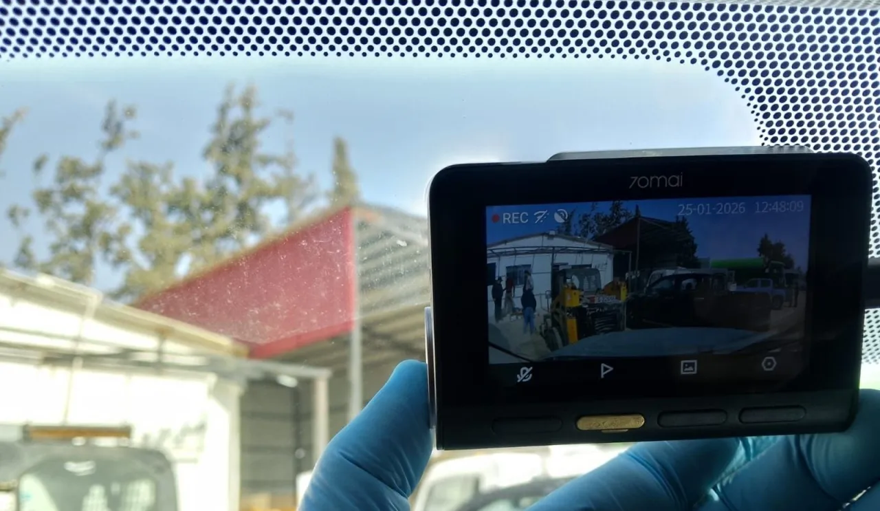 بلدية المفرق الكبرى تركّب 11 كاميرا لمراقبة المخالفات البيئية على مركباتها