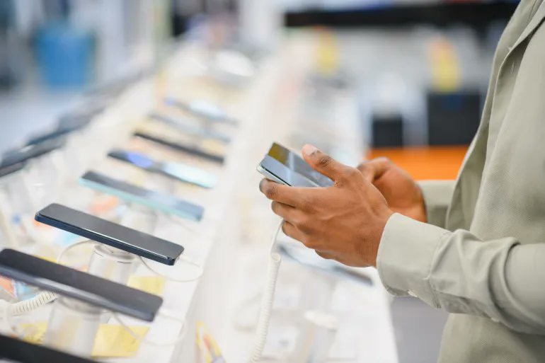 أخطاء شائعة يقع فيها المستخدمون عند شراء هاتف ذكي جديد