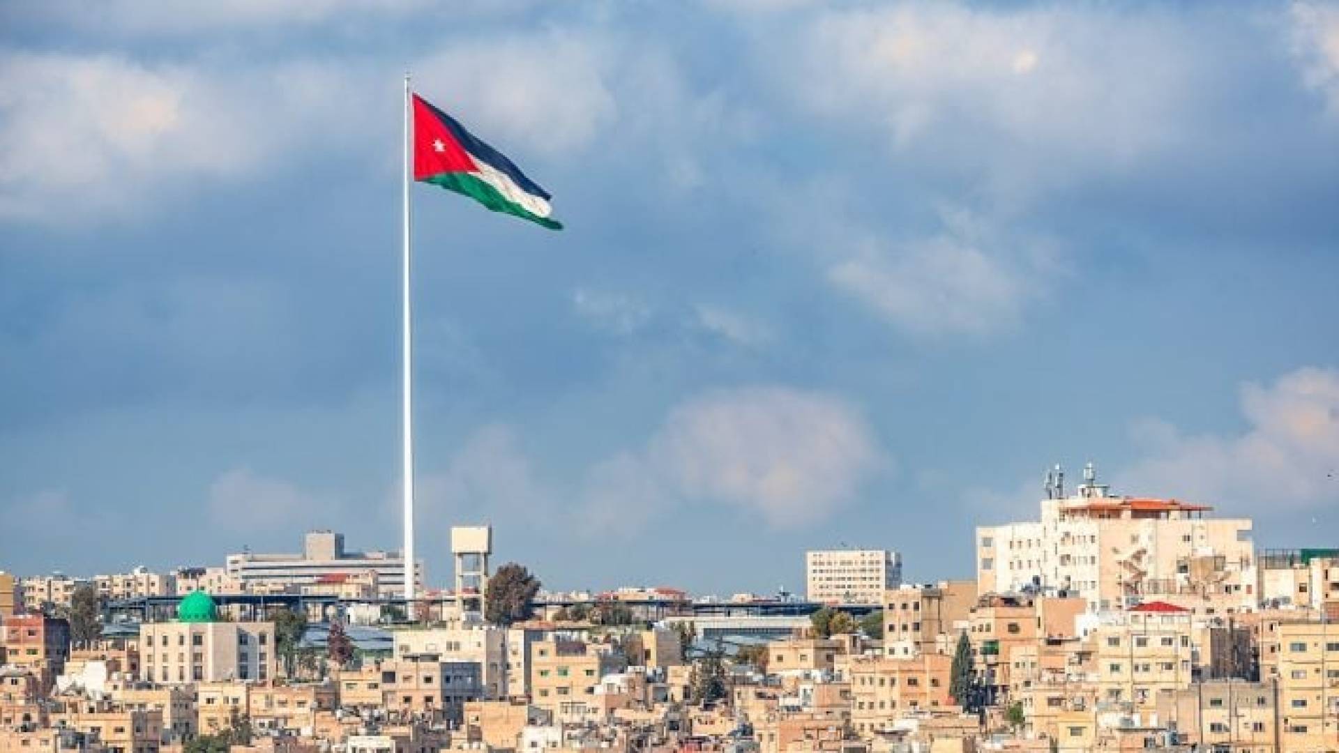 تقلبات جوية لافتة: دفء مؤقت يعقبه انخفاض حاد وأمطار منتصف الأسبوع