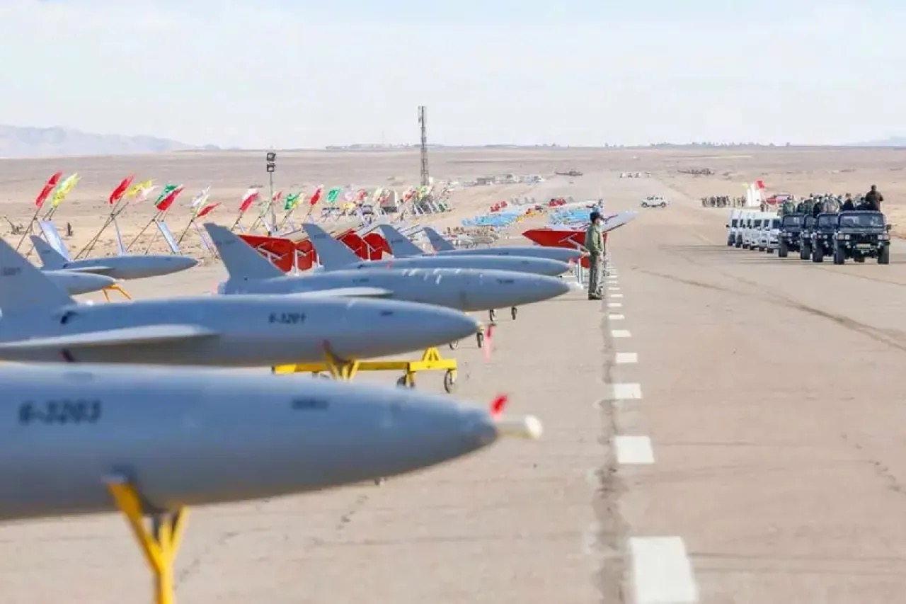 إيران تعزز قواتها بمسيرات استراتيجية بعد تهديدات ترامب بالخيار العسكري