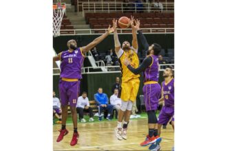 الأشرفية يقتنص فوزًا مثيرًا على الإنجليزية 60–57 في دوري CFI الممتاز