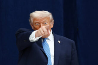 ترامب: حماس ساعدت في استعادة جثة آخر محتجز إسرائيلي وندعوها لنزع سلاحها