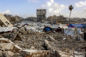 استشهاد فلسطينيين في قصف إسرائيلي على مخيم المغازي وغارات على رفح