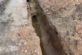 مياه اليرموك تبدأ تركيب خط صرف صحي جديد في إربد بتكلفة 56 ألف دينار