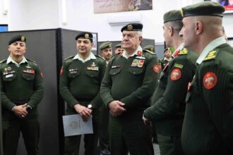 رئيس هيئة الأركان المشتركة يزور مديرية الحرب الإلكترونية ويطلع على مهامها وتطوراتها