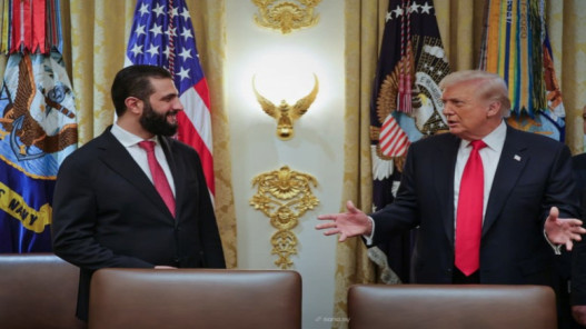 صورة حول : ترامب يعلن عن محادثة “رائعة” مع الرئيس السوري أحمد الشرع وسط جهود دبلوماسية أميركية مكثفة ترامب يعلن عن محادثة “رائعة” مع الرئيس السوري أحمد الشرع وسط جهود دبلوماسية أميركية مكثفة