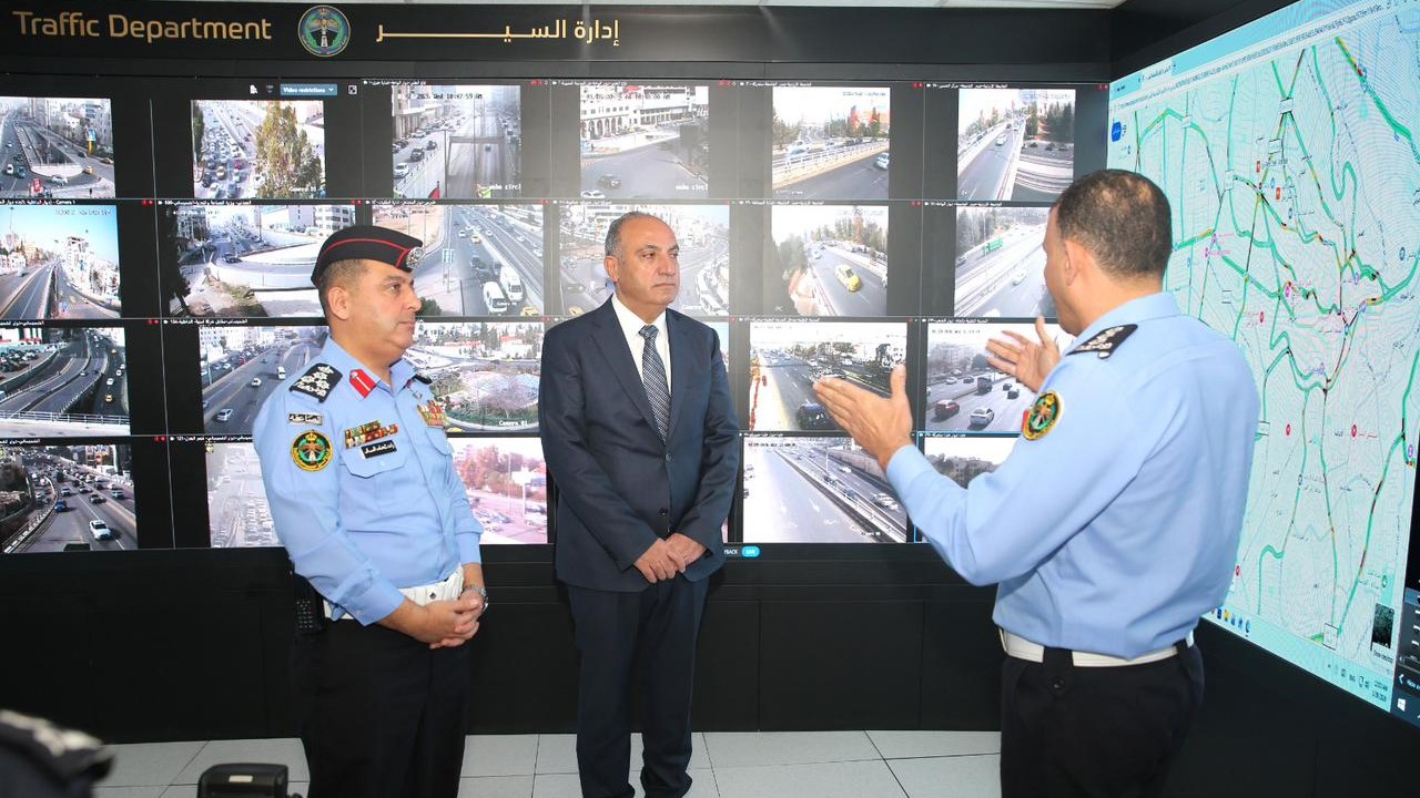 صورة حول : الشواربة يبحث مع إدارة السير تعزيز التعاون وتطوير أنظمة السلامة المرورية في عمّان الشواربة يبحث مع إدارة السير تعزيز التعاون وتطوير أنظمة السلامة المرورية في عمّان