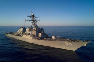 الولايات المتحدة ترفع عدد سفنها في الشرق الأوسط إلى 10 استعدادًا لإيران