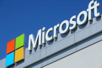 مايكروسوفت تسجل إيرادات 81.3 مليار دولار بارتفاع 17%