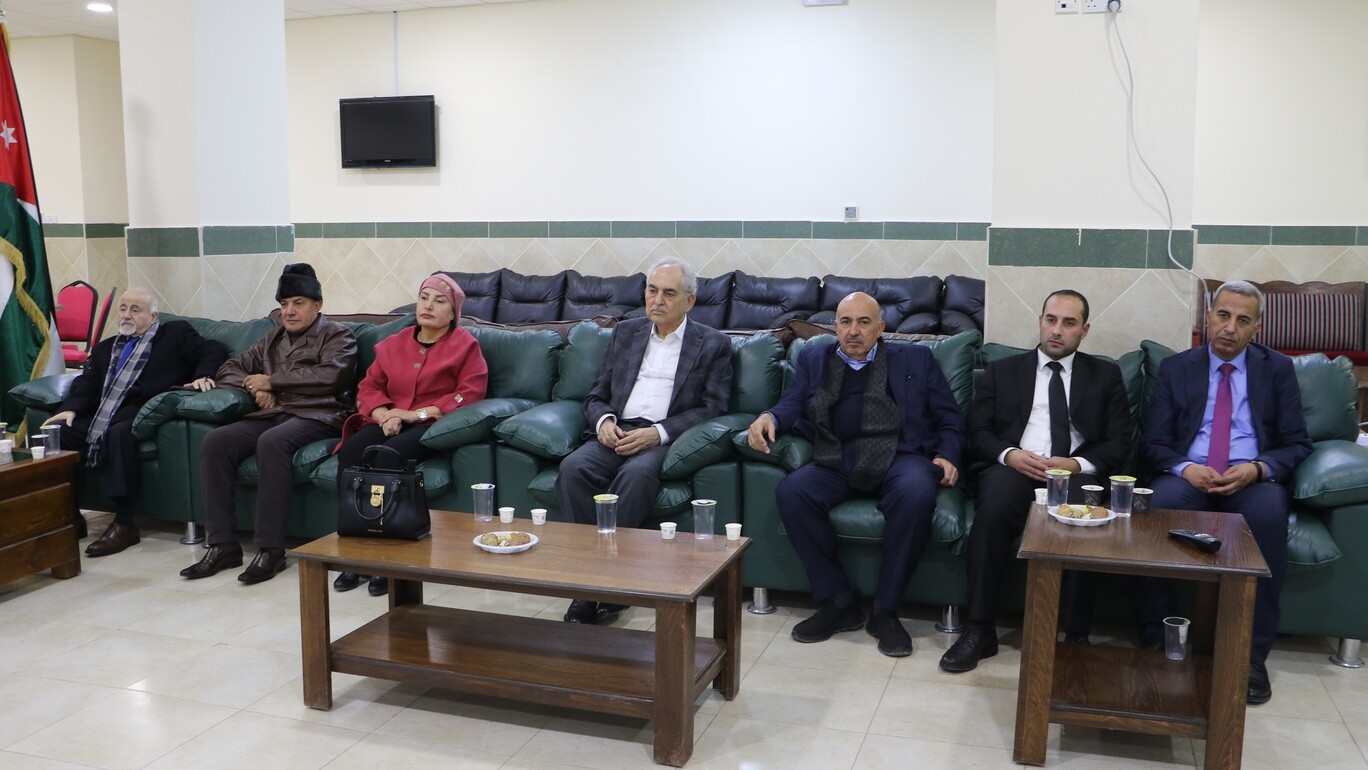 صورة حول : مجلس أمناء جامعة الزرقاء يطّلع على واقع كلية الإعلام وخطط تطويرها الأكاديمية مجلس أمناء جامعة الزرقاء يطّلع على واقع كلية الإعلام وخطط تطويرها الأكاديمية