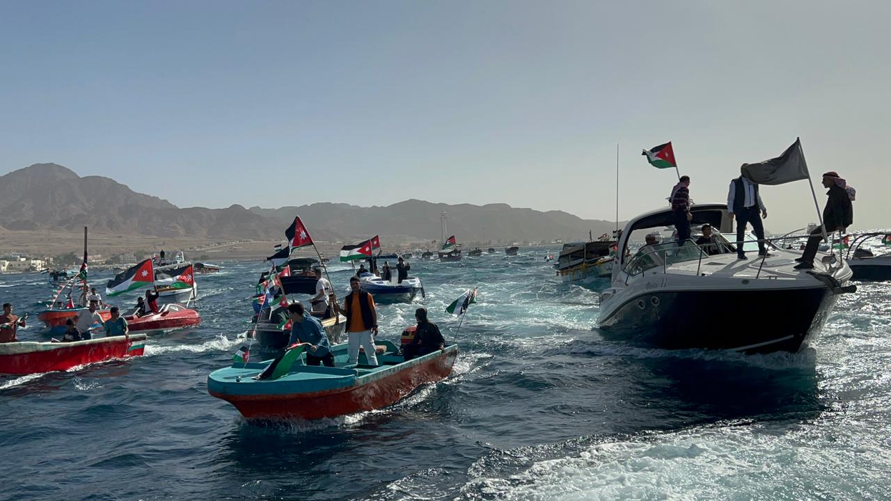 صورة حول : مسيرة بحرية مهيبة في العقبة احتفاءً بعيد ميلاد الملك عبدالله الثاني الـ64 مسيرة بحرية مهيبة في العقبة احتفاءً بعيد ميلاد الملك عبدالله الثاني الـ64