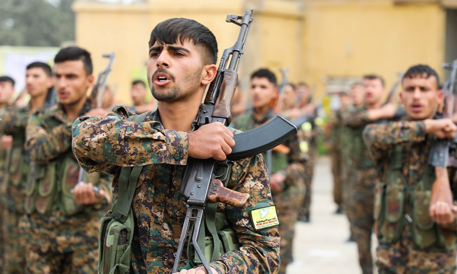 صورة حول : "قسد" تعلن اتفاق دمج مع الحكومة السورية "قسد" تعلن اتفاق دمج مع الحكومة السورية