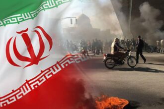 مقتل عنصر وإصابة 13 آخرين في إيران