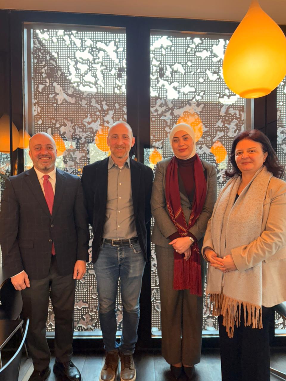 وزيرة التنمية الاجتماعية والرئيس التنفيذي لمؤسسة فان لير يبحثان التعاون في مجالات دعم برامج الرعاية