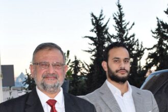 الأهل والأصدقاء هنئون هشام خريسات بتخرج نجله