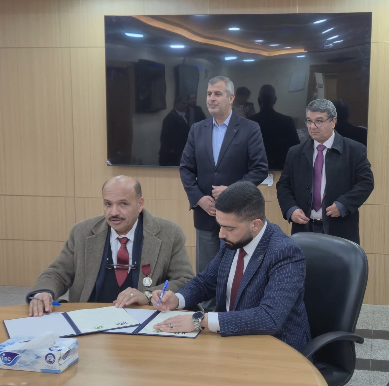 صورة حول : برعاية الخرابشة إطلاق مسار التحول الأخضر بين مجموعة مصانع شركتي خيرات الشمال ودجاج الخير وقوة الصناعة لحلول الطاقة برعاية الخرابشة إطلاق مسار التحول الأخضر بين مجموعة مصانع شركتي خيرات الشمال ودجاج الخير وقوة الصناعة لحلول الطاقة