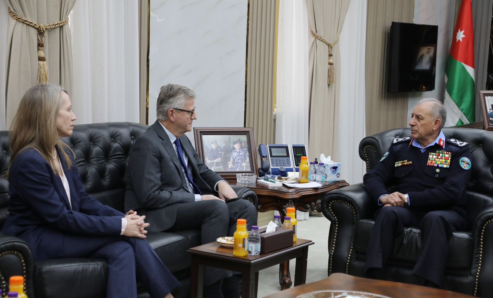 اللواء المعايطة يلتقي وكيل الأمين العام للأمم المتحدة، ويبحثان تعزيز التعاون المشترك