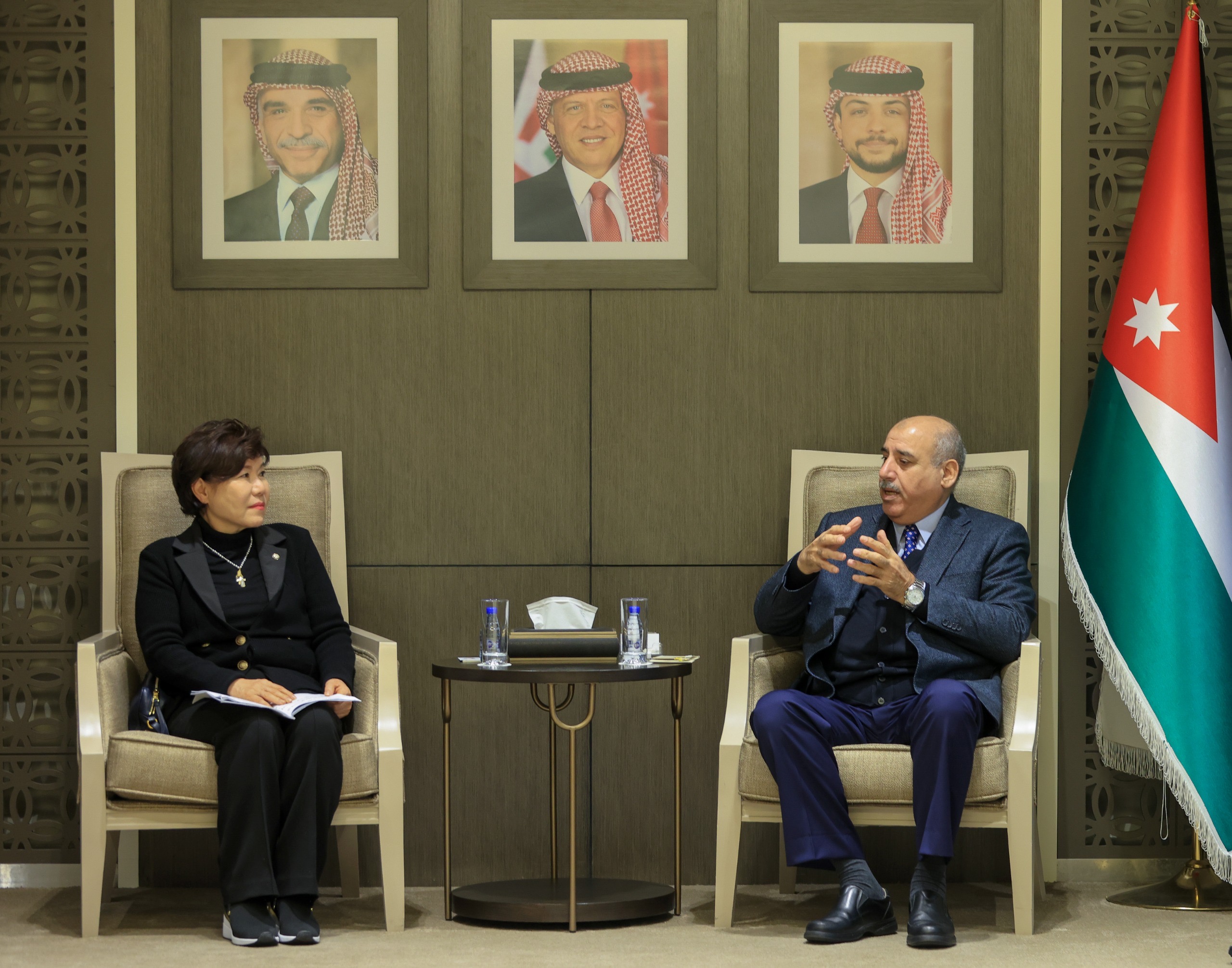 صورة حول : القاضي يستقل وفدا من مجلس نواب كوريا الجنوبية القاضي يستقل وفدا من مجلس نواب كوريا الجنوبية