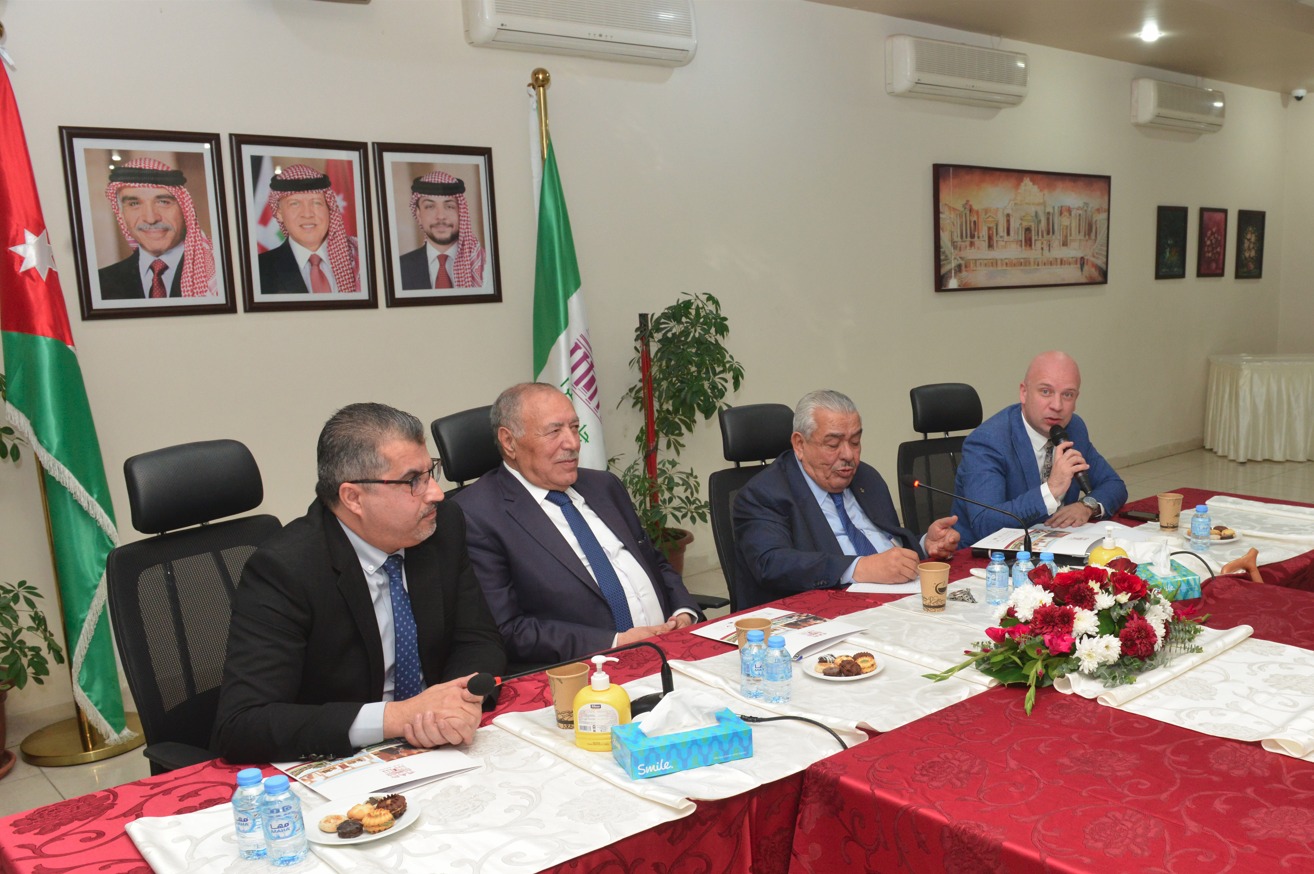 من جامعة البترا.. الروابدة يقدّم السردية الأردنية لدولة تأسست على الرسالة والدور القومي