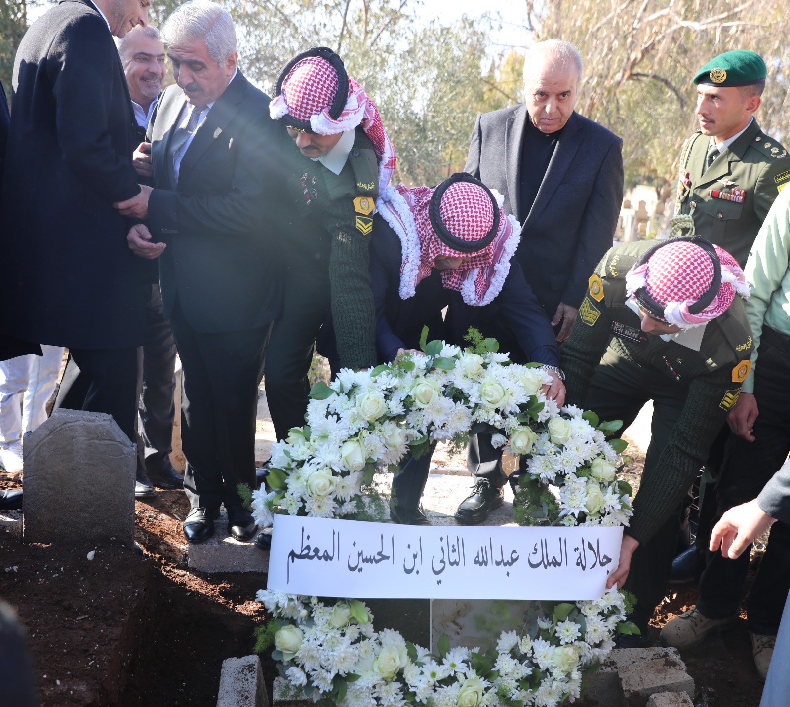 مندوباً عن الملك وولي العهد … العيسوي يشارك في تشييع جثمان العين والوزير الأسبق صالح إرشيدات