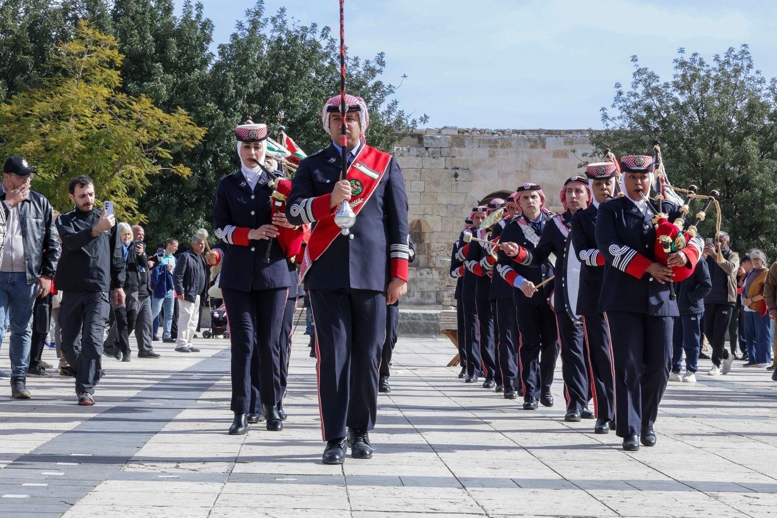 (بالفيديو) مسيرة ضخمة انطلقت من الشركة وجابت شوارع عمّان.. زين تحتفي بالعيد الرابع والستين لميلاد جلالة الملك