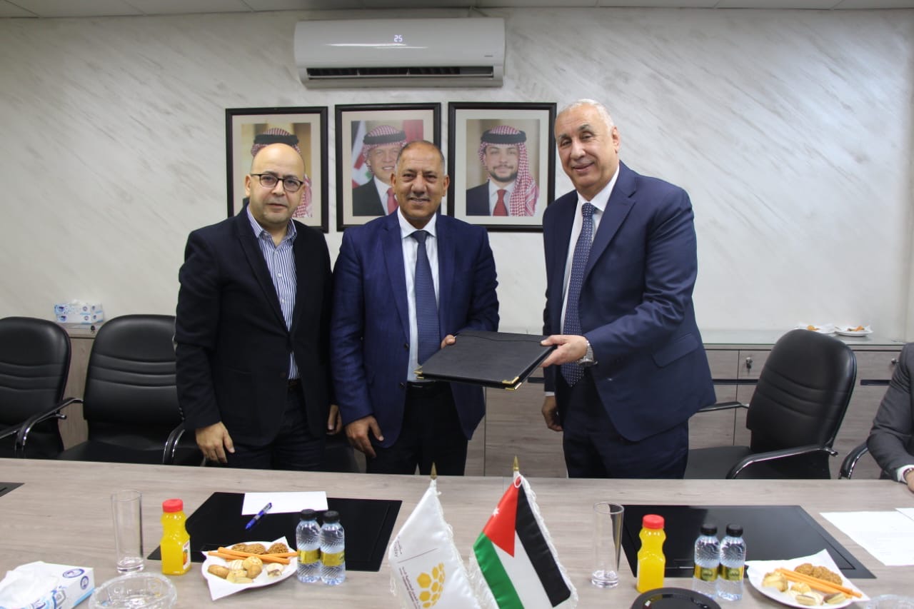 صورة حول : استثمار جديد في "الطفيلة الصناعية" بقيمة 10 ملايين دينار سيوفر 200 فرص عمل. استثمار جديد في "الطفيلة الصناعية" بقيمة 10 ملايين دينار سيوفر 200 فرص عمل.