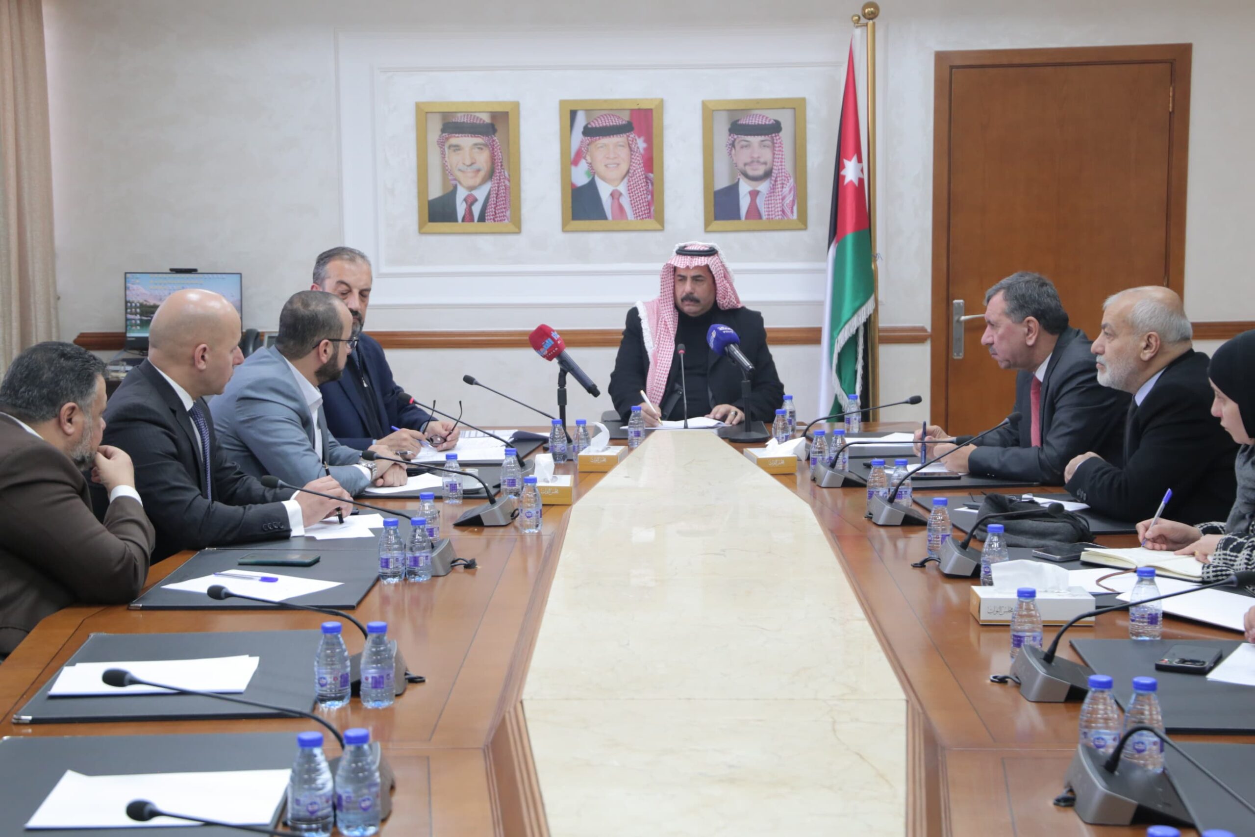 صورة حول : النقل النيابية تبحث جاهزية ودقة الأرصاد الجوية في التنبؤات المناخية النقل النيابية تبحث جاهزية ودقة الأرصاد الجوية في التنبؤات المناخية