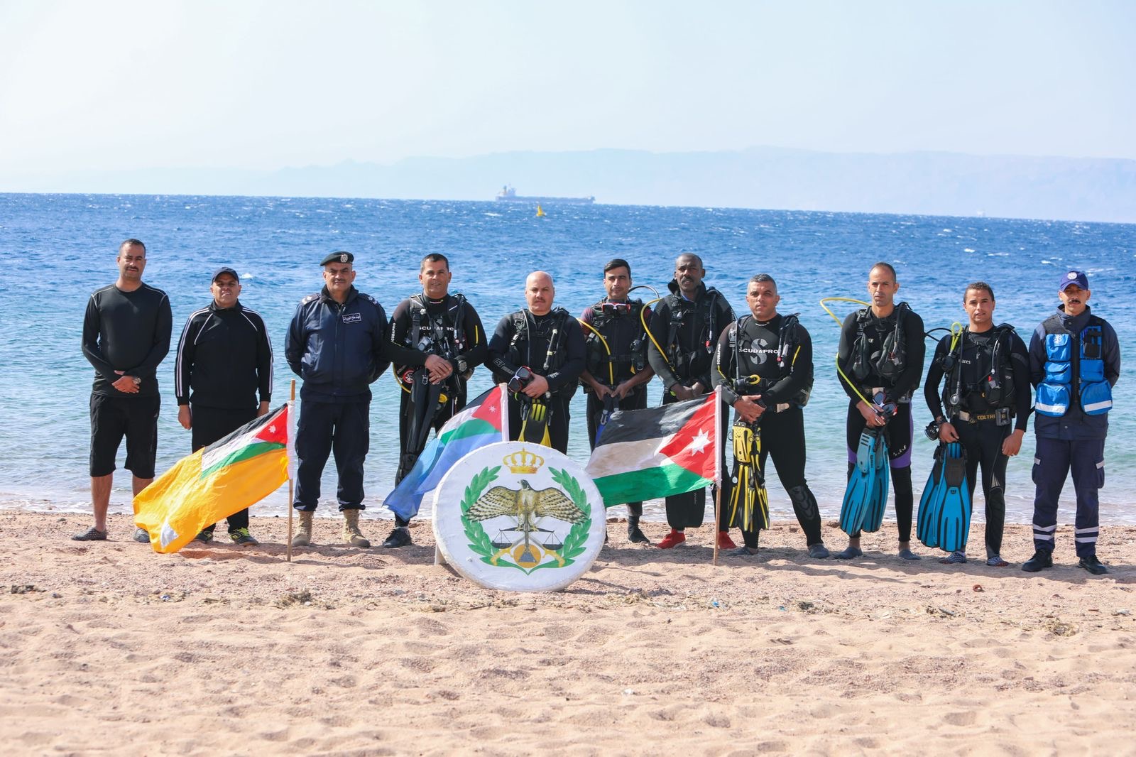 مديرية الأمن العام تنفذ حملة بيئية لتنظيف جوف البحر في العقبة