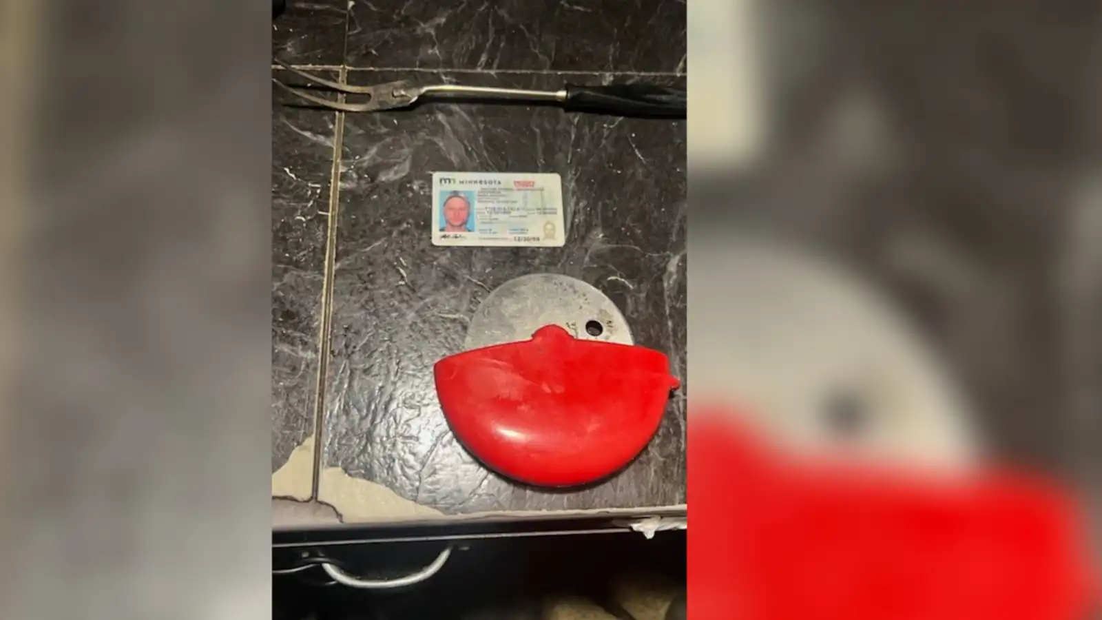 صورة حول : أمريكي يُقبض عليه لمحاولته إطلاق سراح قاتل أمريكي يُقبض عليه لمحاولته إطلاق سراح قاتل