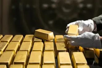 الذهب يحقق مستوى قياسي مع صعود الفضة عالمياً