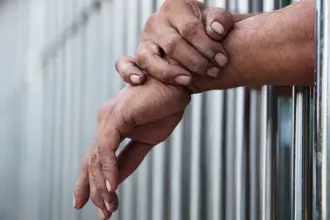 رخصة مزورة.... تقود لصاحبها إلى السجن