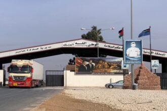 أبو عاقولة: قرار سوريا المفاجئ يعرقل شاحنات الأردن ويهدد الصادرات
