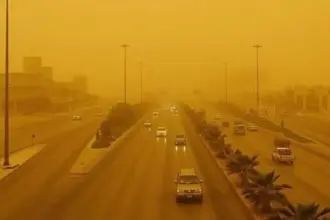 عاجل | غبار كثيف يرفع التحذيرات… وأجواء غير معتادة في المملكة