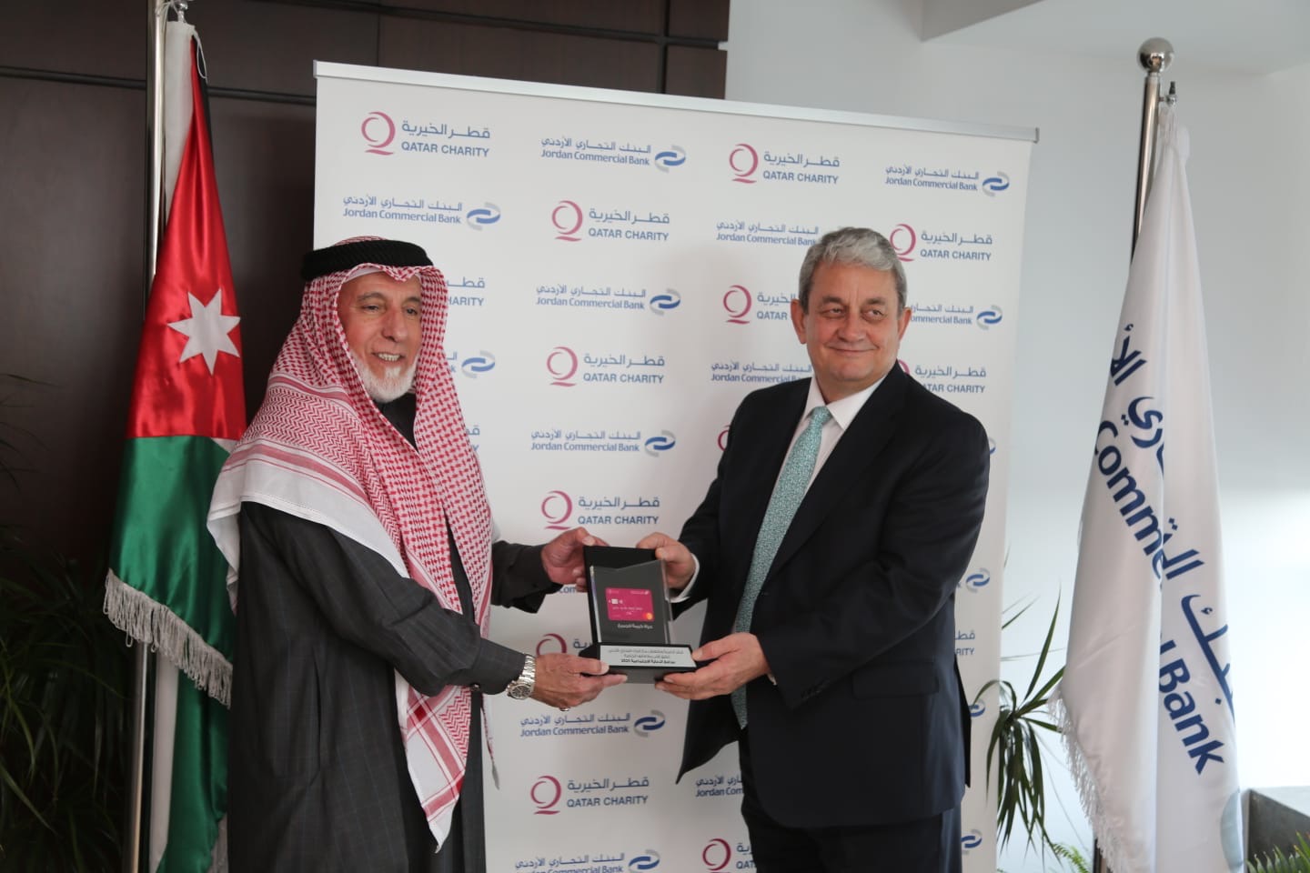 البنك التجاري الأردني و"قطر الخيرية" يطلقان أول بطاقة مسبقة الدفع لخدمة برامج الرعاية الاجتماعية