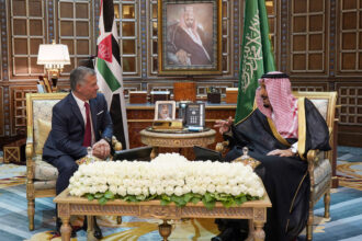 الملك يهنئ خادم الحرمين بذكرى يوم التأسيس