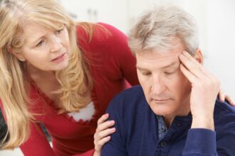 ما تأثير التغيرات الهرمونية على حياة الرجال والنساء؟