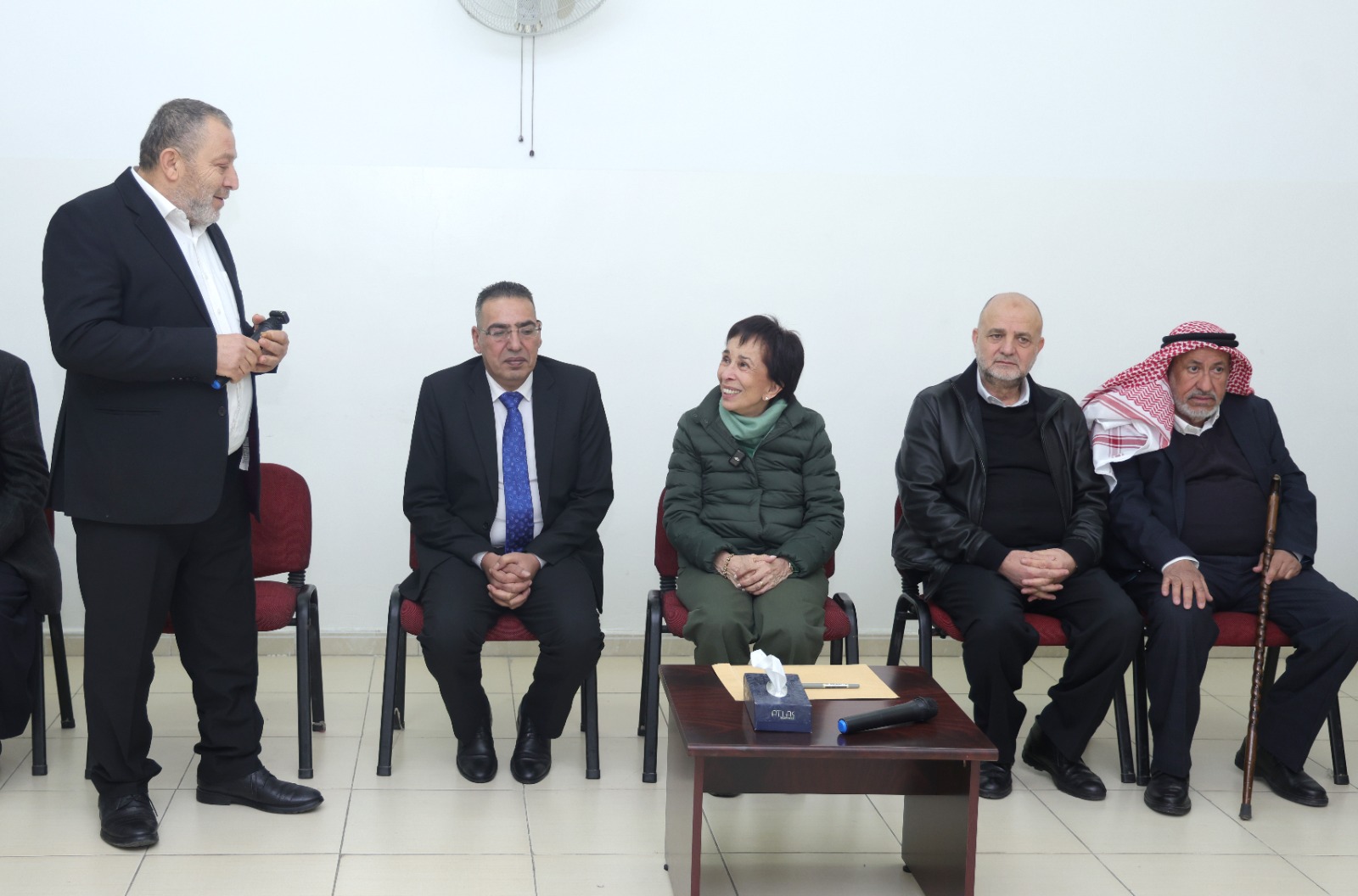 صورة حول : الأميرة بسمة تسلّم مساعدات حملة البر والإحسان في جبل النصر الأميرة بسمة تسلّم مساعدات حملة البر والإحسان في جبل النصر