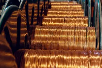 النحاس يتراجع بعد ذروته القياسية الأسبوع الماضي