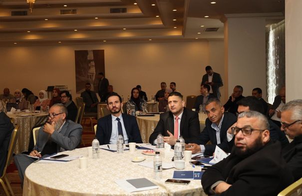 الحيصة يفتتح ورشة لإعادة توزيع المياه في وادي الأردن