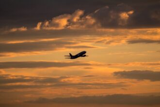 كوبا تعلّق تزويد الطائرات بالوقود شهرا لهذا السبب