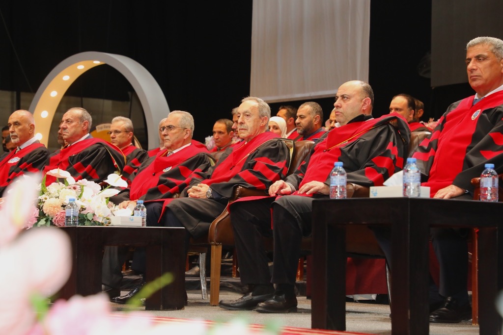 بالصور.. دولة الكباريتي يرعى اليوم الثاني لإحتفال عمان الاهلية بتخريج طلبة الفصل الاول من الفوج 33