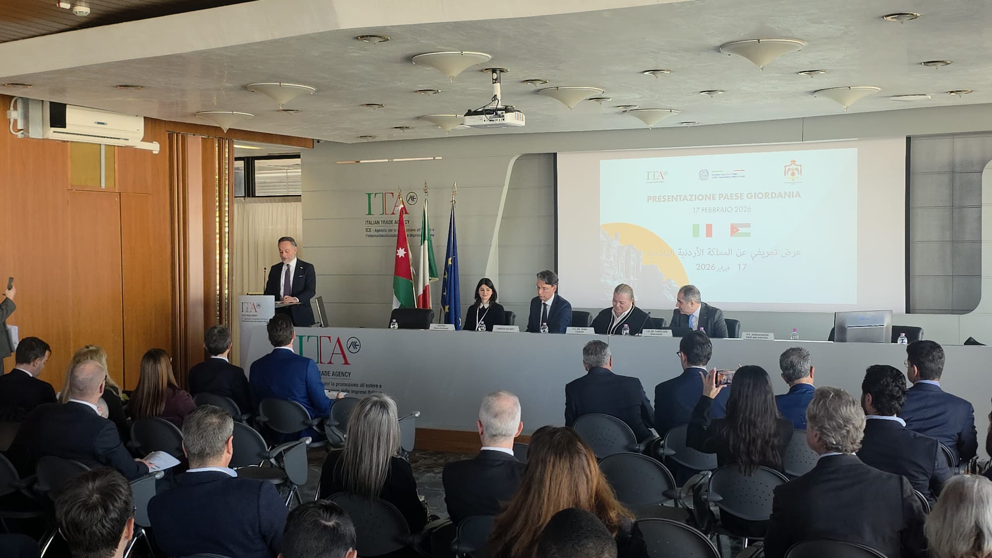 وفد وزاري يلتقي قيادات اقتصادية إيطالية لتعزيز التعاون وترسيخ الأردن كوجهة استثمارية موثوقة في المنطقة